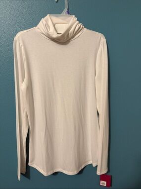 SO Cream Long Sleeve Turtleneck Top
